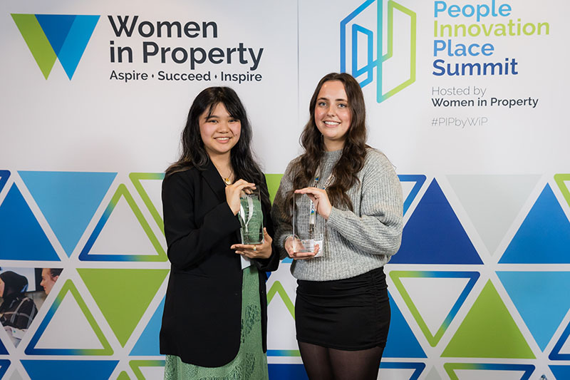 Phoebe Vendil (left) and Caitlin Griffiths