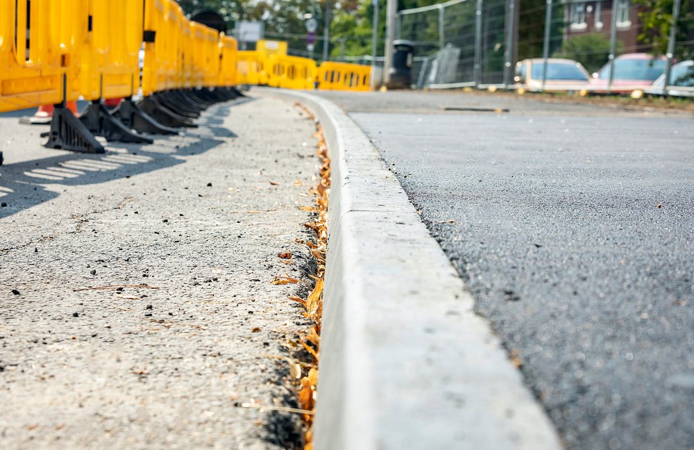 Plastic kerb
