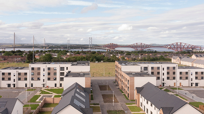 New homes in South Queensferry overlooking iconic bridges